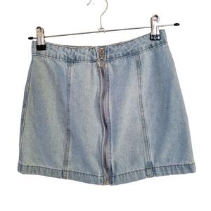 Forever 21 Lightwash Denim Full Front Zip Mini Skirt